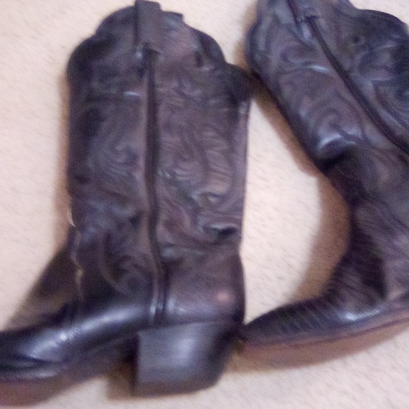 BOOTS - Picture 3 of 3